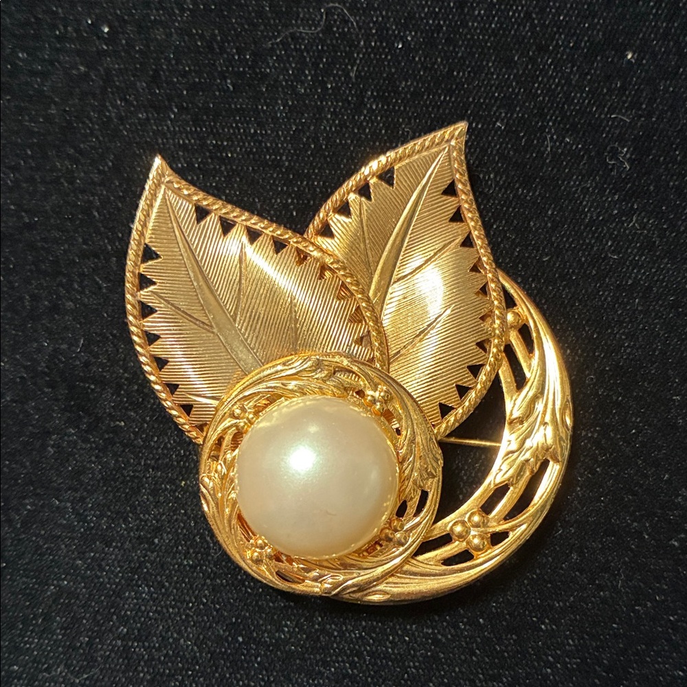 Vintage Gold Leaf Brooch with Pearl Center
